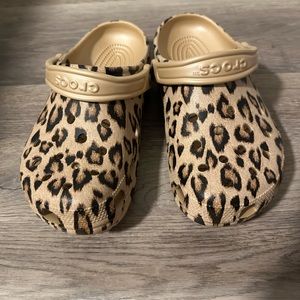 Leopard crocs